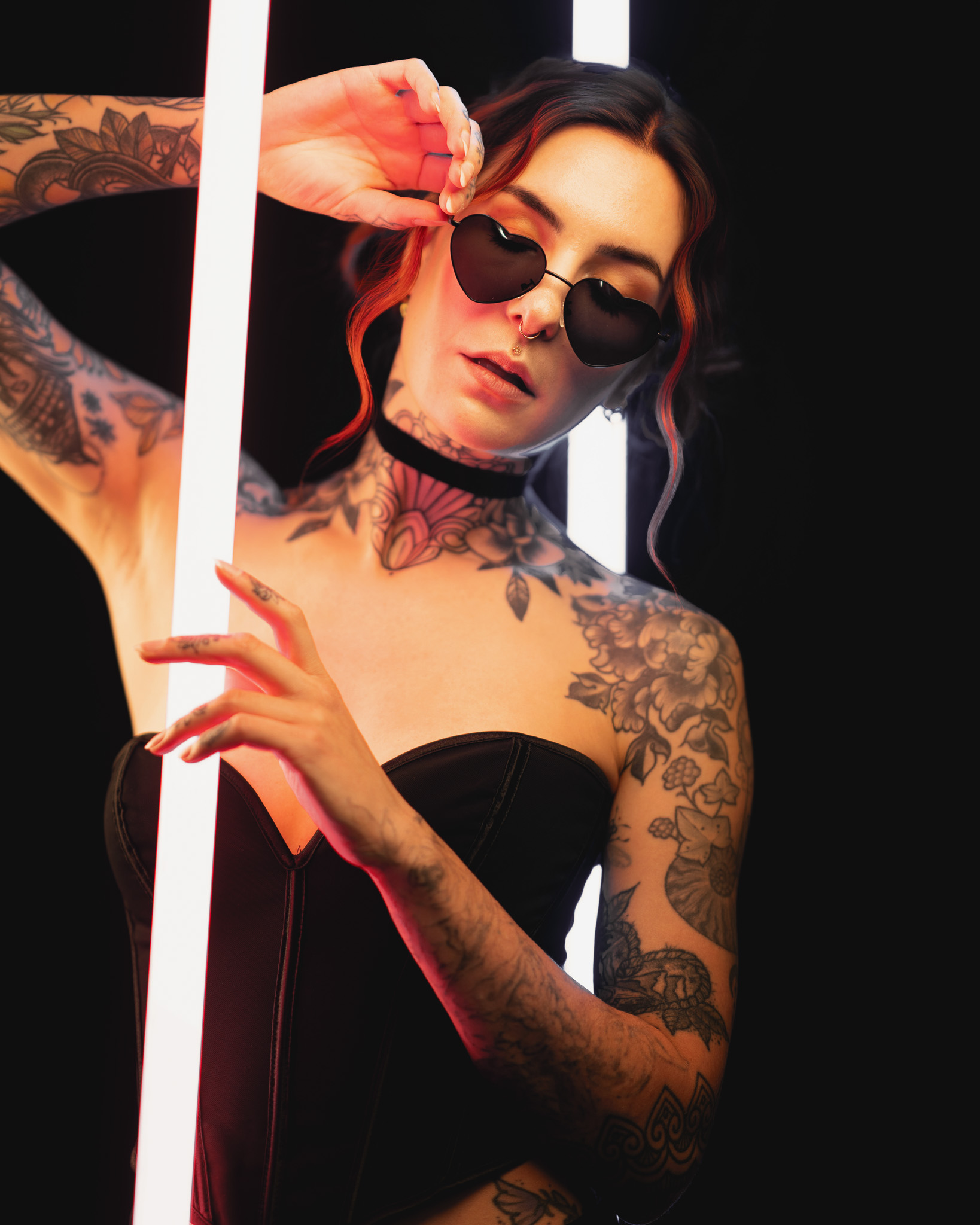 Porträtfotografie Heilbronn — Studioporträt, LED-Tubes, Tattoos