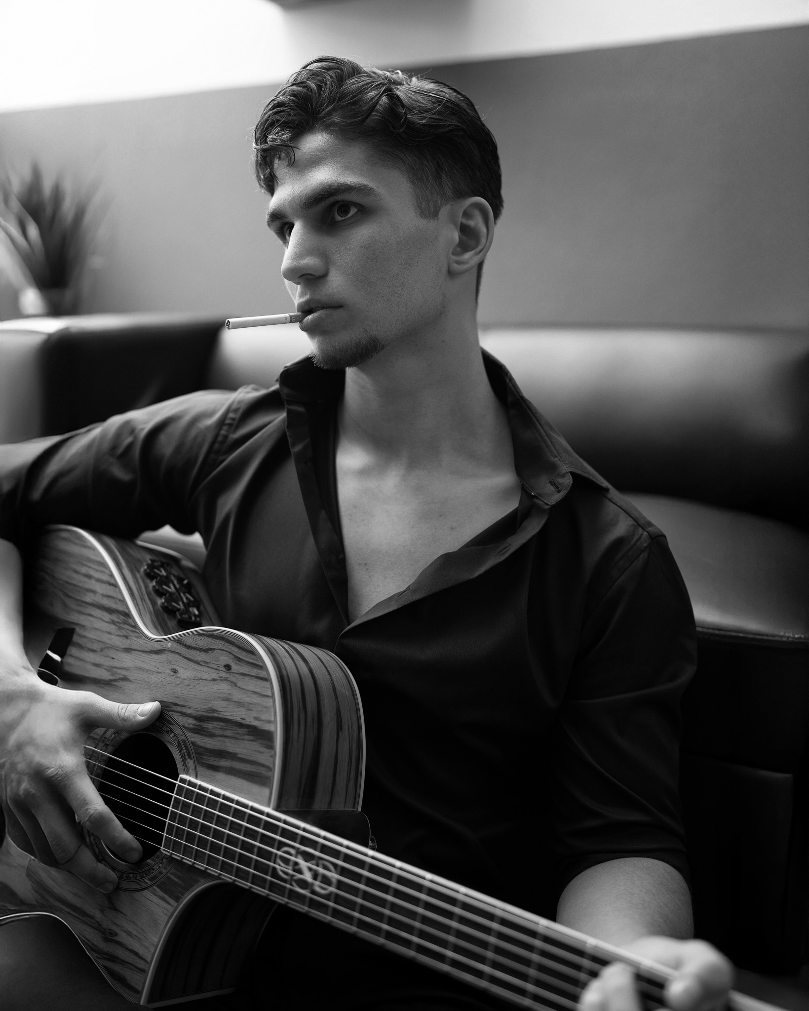 Porträtfotografie Heilbronn — Männerporträt, Gitarre, Schwarzweiß