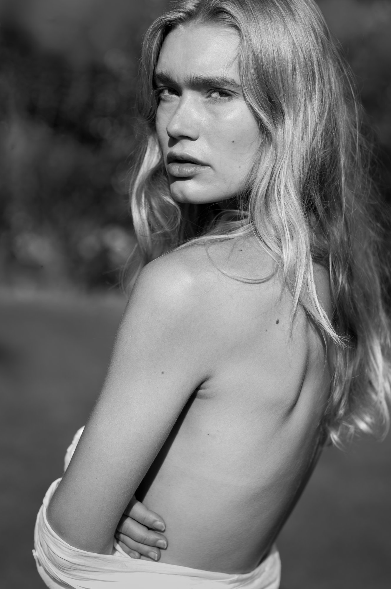 Mathilde Dottir — Rückenakt, künstlerisch, Studio