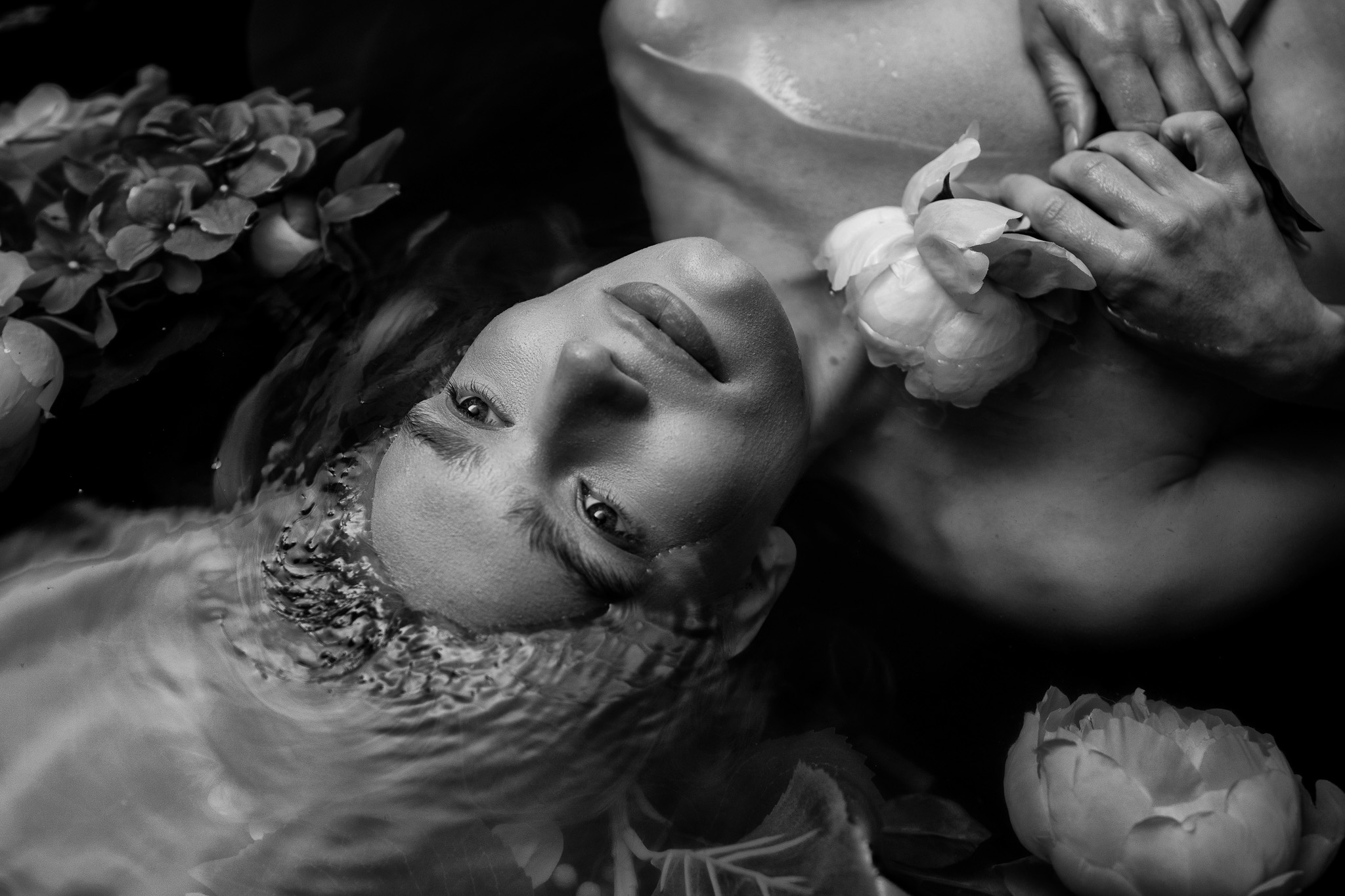 Wasser-Akt Workshop Stuttgart — Ophelia-Stil, weiches Licht, Schwarzweiß