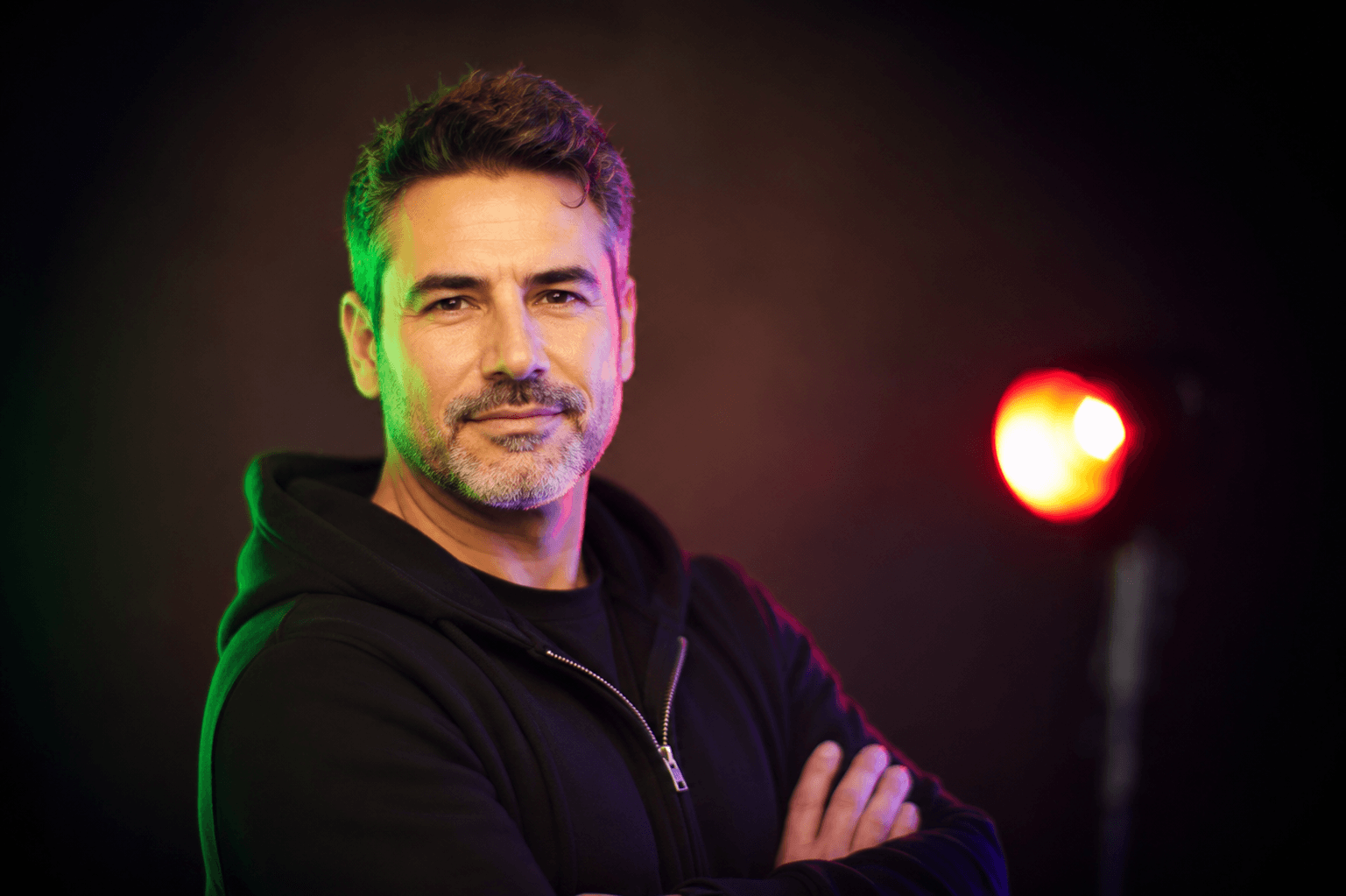 Workshop-Teilnehmer im PR-Arts Studio mit Farblicht-Setup