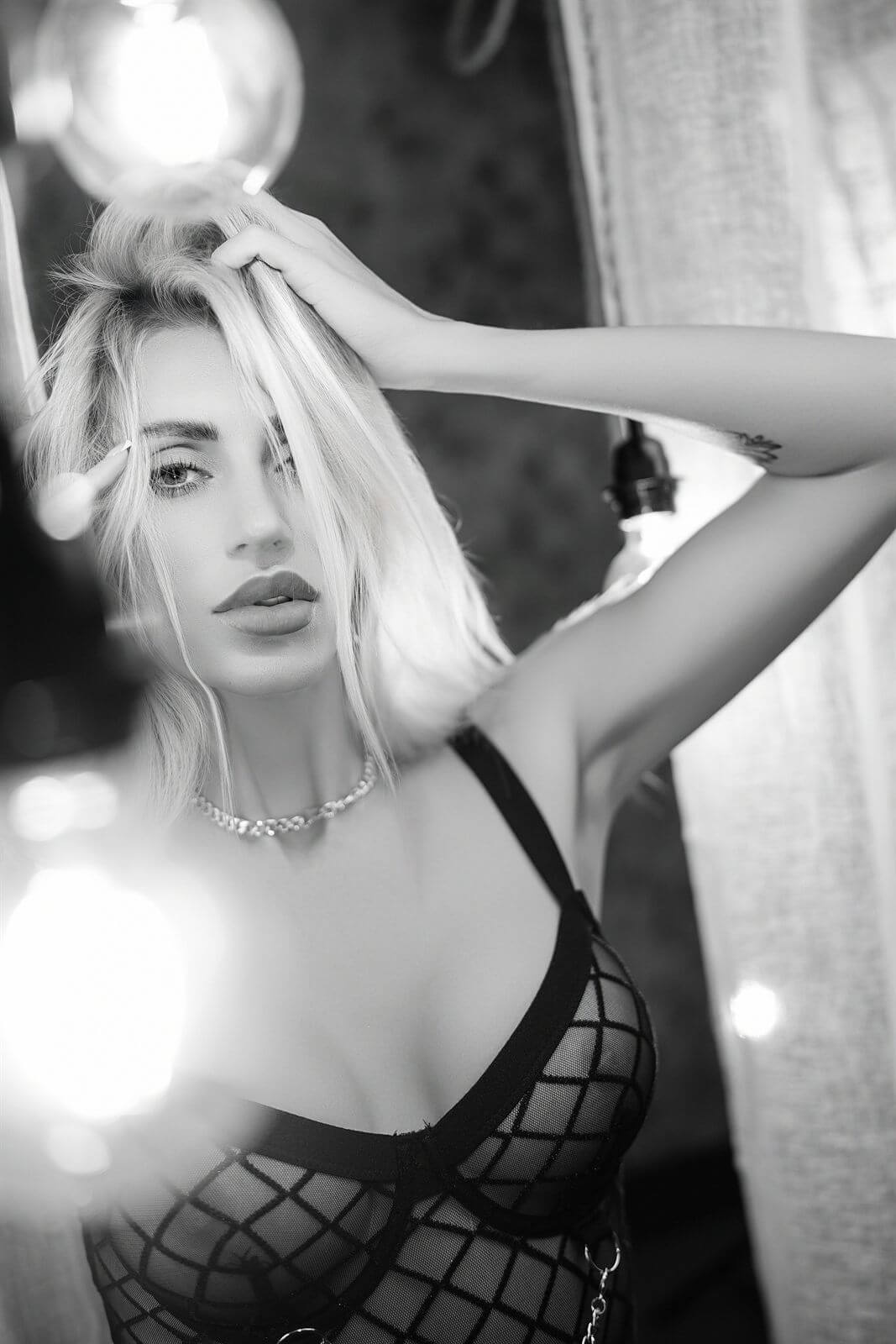 Dessous Shooting Stuttgart — Mesh und Lichterkette im Studio